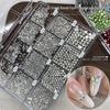 Набор для нейл-арта с камнями, 12 ячеек, плоское дно: Аксессуары с прозрачными цветными бриллиантами круглой и заостренной огранки.
