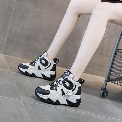 Черно-белые платформы для увеличения внутренней высоты, кроссовки для папы, женские, 2025, осень, новые, на платформе, универсальные маленькие белые туфли, повседневная мода, женская обувь