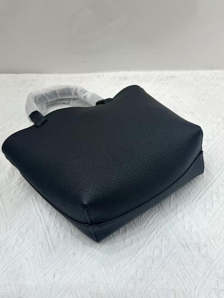 Маленькая сумка-тоут The Row из натуральной кожи - Большая вместимость, узор личи, стили ношения на плече/кроссбоди/под мышкой.