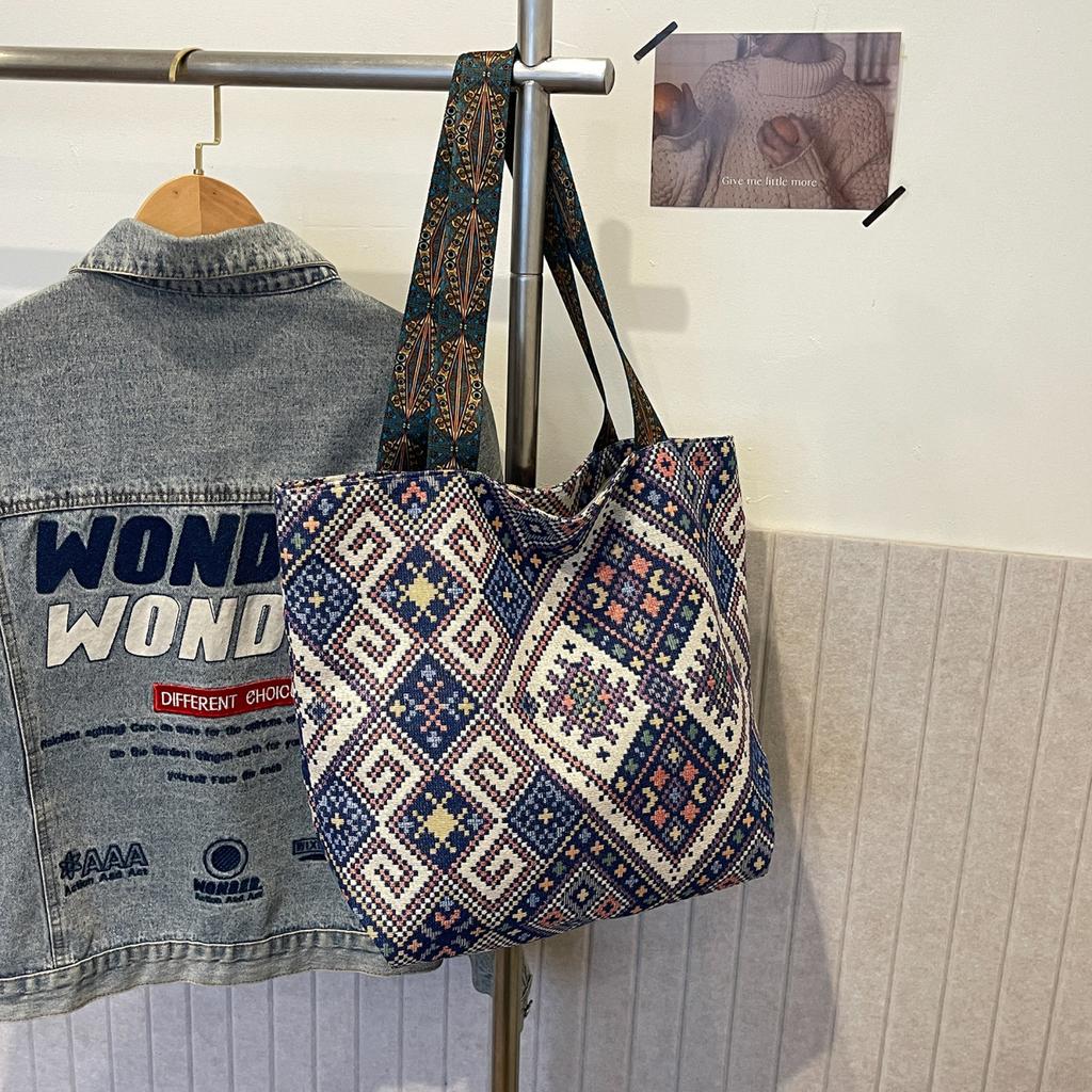 2025 новая сумка подмышку в отпускном стиле, на плечо, нишевая мода, простой темперамент, универсальная женская сумка