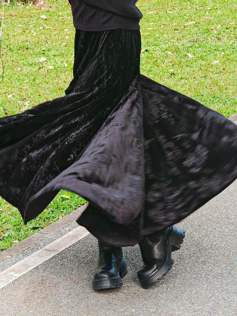 Элегантная темно-фиолетовая бархатная юбка-русалка с высокой талией - Стройнящий осенне-зимний стиль с широким подолом