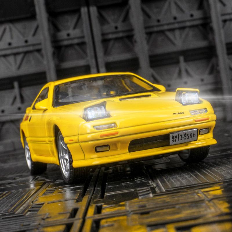 Модель купе Zhongyuanxing RX-7 из сплава с инерционным механизмом, звуковыми и световыми эффектами