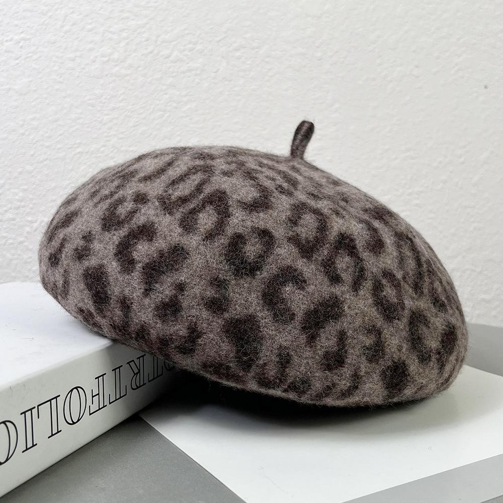 Korean beret autumn and winter new fashion casual warm woolen hat painter trend leopard print versatile bud