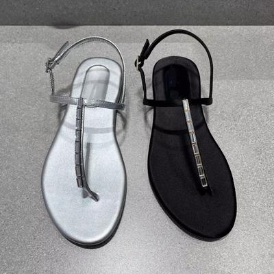 Модные новые дизайнерские сандалии-гладиаторы с Т-образным ремешком, женские сандалии на плоской подошве, с кристаллами, с узким ремешком, сандалии-вьетнамки серебристого цвета, большой размер 43