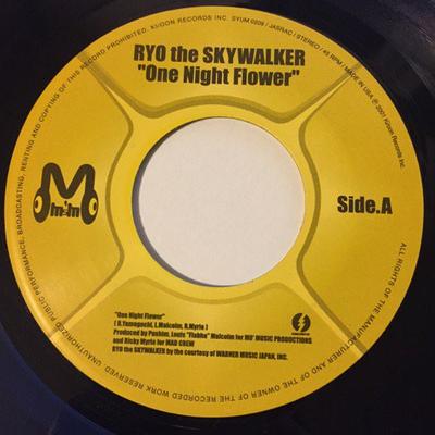 7-дюймовая пластинка RYO THE SKYWALKER - One Night Flower SYUM0209 Ki/oon 2001 Япония Регги, Ска и Даб Б/у