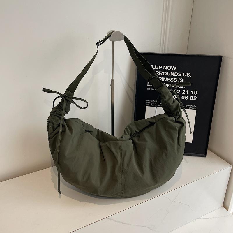 Сумка большой вместимости женская нишевая повседневная модная простая сумка-тоут для поездок на работу спортивная чрезвычайно простая на плечо кроссбоди сумка-пельмень