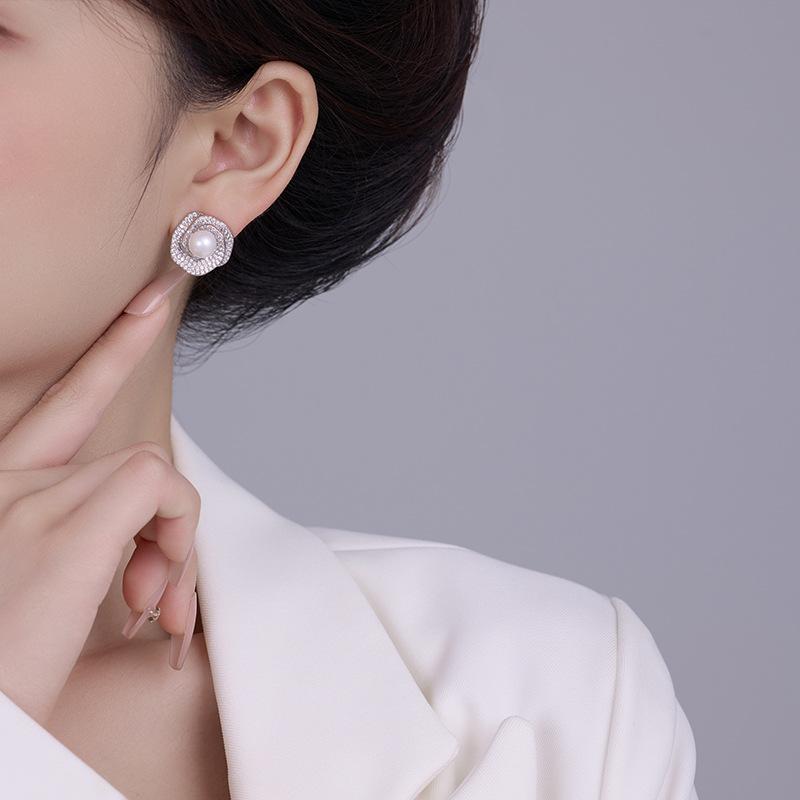 Micro-Inlaid Zircon Pearl Flower Stud Earrings Fashion Light Luxury Temperament Versatile Earrings French Niche Retro Earrings