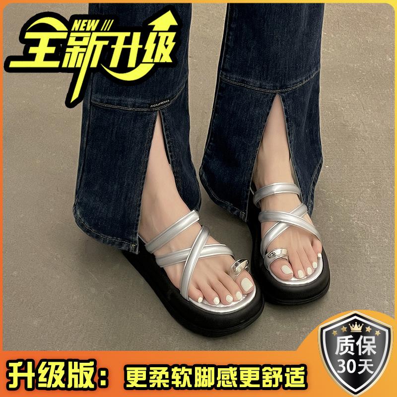 Summer cool slippers women's outer wear 2025 new thick-soled height-increasing small beach shoes high-end set toe half slippers