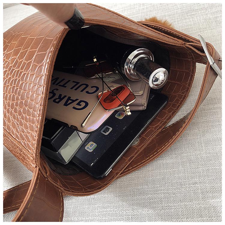 Женская сумка Crossbody из искусственной кожи, с подвеской-помпоном