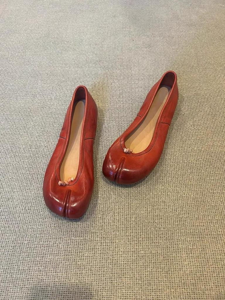 2025A Новый стиль кожаных туфель с разделением пальцев с эффектом стирки, женские неглубокие серебристые туфли на каблуке «свиное копытце» и балетки