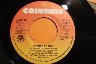 7-дюймовая пластинка EARTH, WIND & FIRE - Saturday Nite 310439 Columbia 1976 Канада Соул/Фанк Б/У