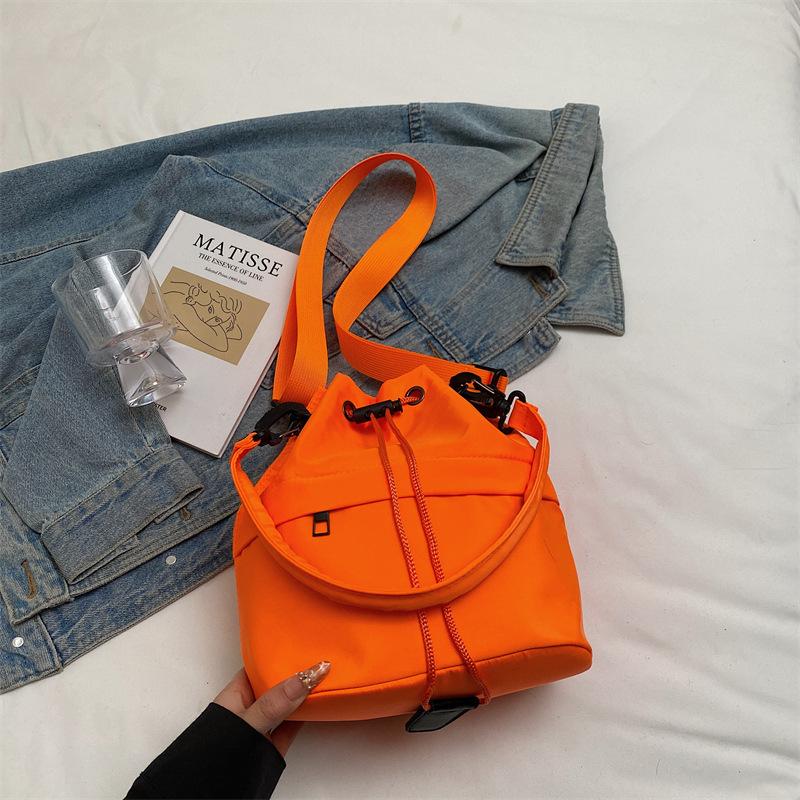 Large-capacity casual bucket bag women's 2025 new casual messenger bag foreign personality lightweight shoulder armpit bag