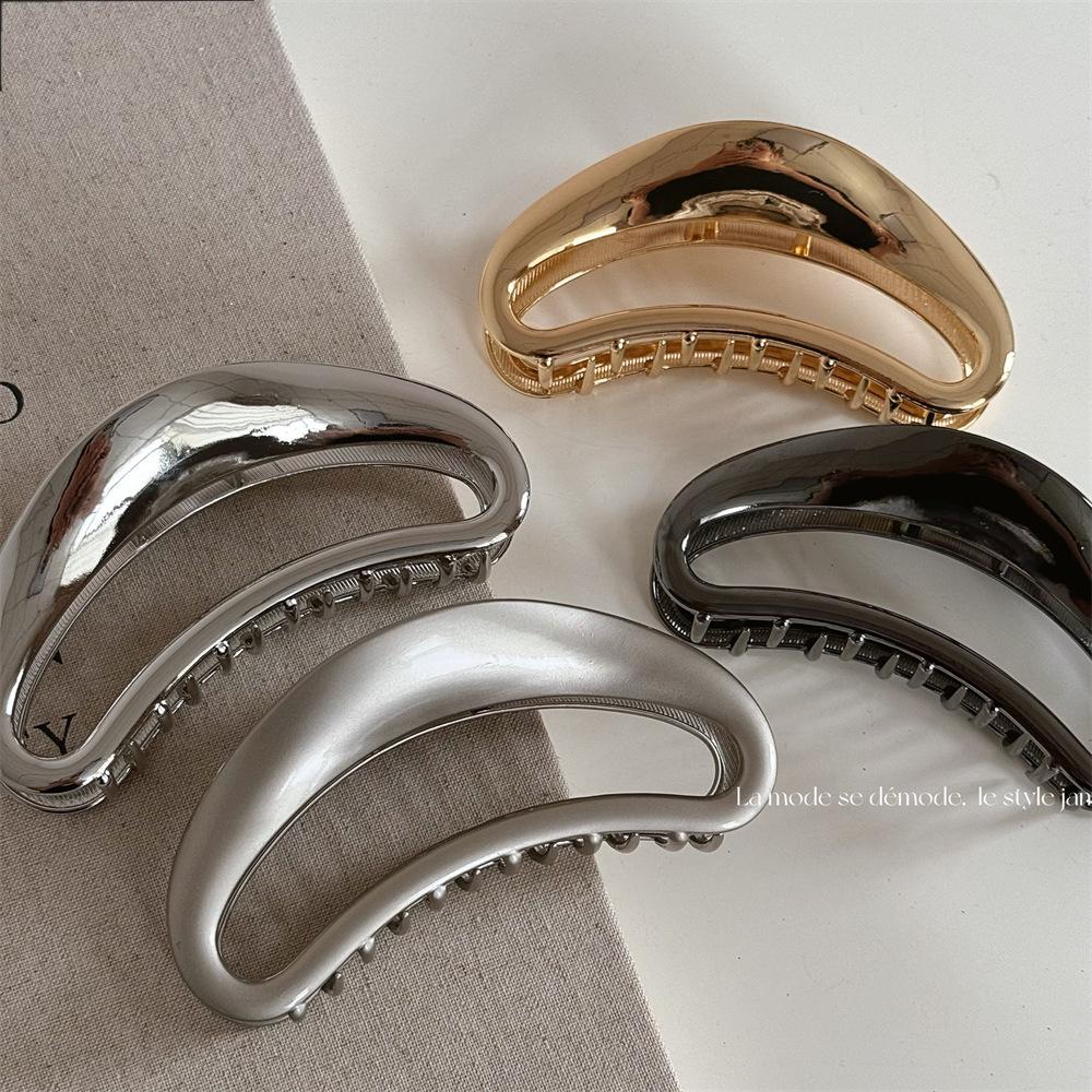 Alloy Hollow Moon Hair Claw Clip Retro Temperament Hair Claw Clip for Women Spring Summer Vintage Back Head Hair Styling Clip