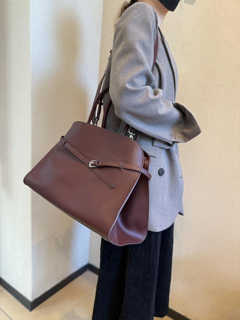 Leather Tote Bag, Large-capacity Commuter Single-shoulder Bag, Urban Simplicity, Business Relaxation Style, White-collar Hand-held Official Document