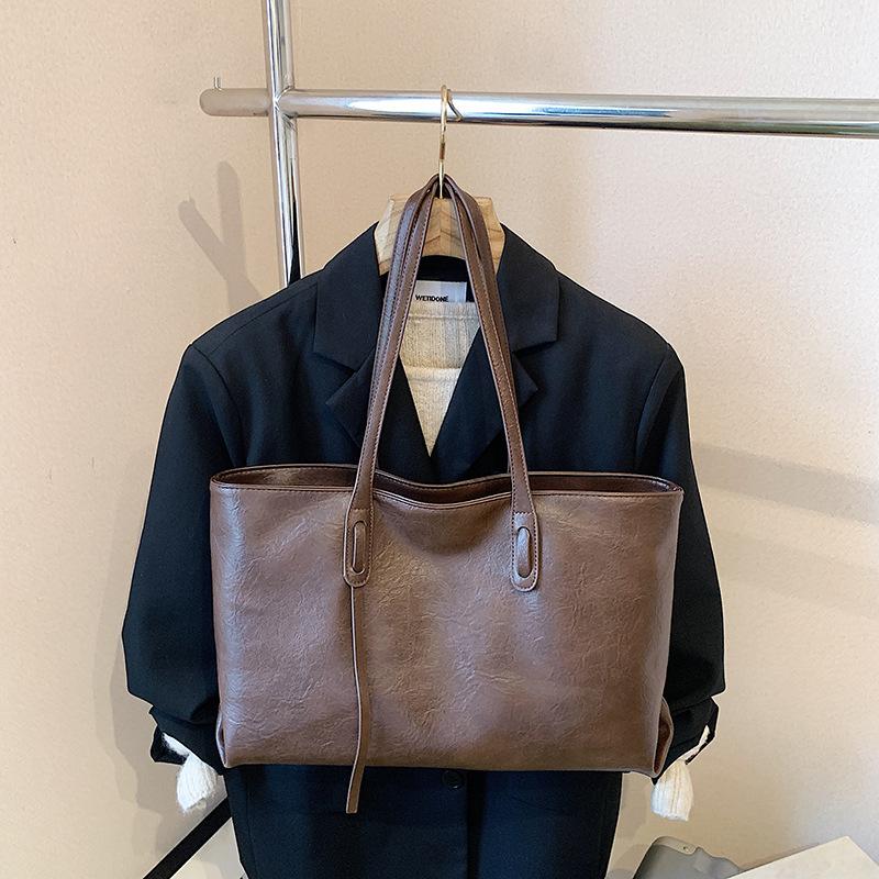 Сумка большой вместимости женская осенне-зимняя универсальная 2025 новая простая текстурная сумка через плечо ретро рабочая сумка-тоут для поездок