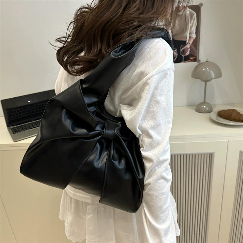 Повседневная наплечная сумка для женщин Новая милая и простая сумка подмышку Дизайн с бантом Большая вместимость Сумка CLE