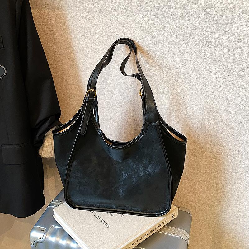 Изысканная Универсальная Кожаная Сумка на Одно Плечо Портативная Большая Вместимость Модная Темпераментная Иностранная Премиальная 2025 Осенняя Женская Сумка-Тоут