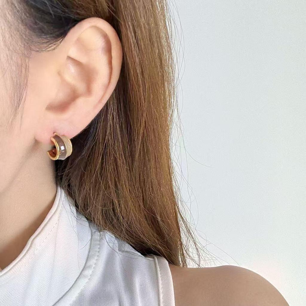 Французские ретро серьги-пусеты C-образной формы Myer Brown - Универсальные, простые, нишевый дизайн высокого класса для женщин.