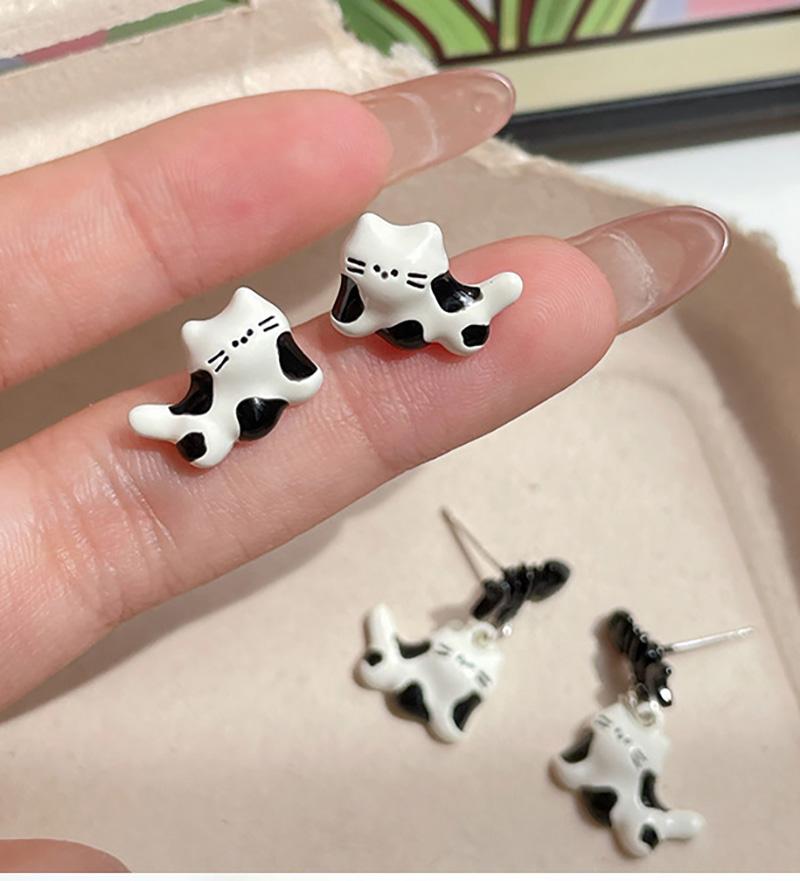 Серьги в виде мультяшных кошек для женщин, черные, белые, с изображением рыбьей кости, серьги-гвоздики в виде кошки, изысканные ювелирные изделия для девочек, персонализированные аксессуары для животных