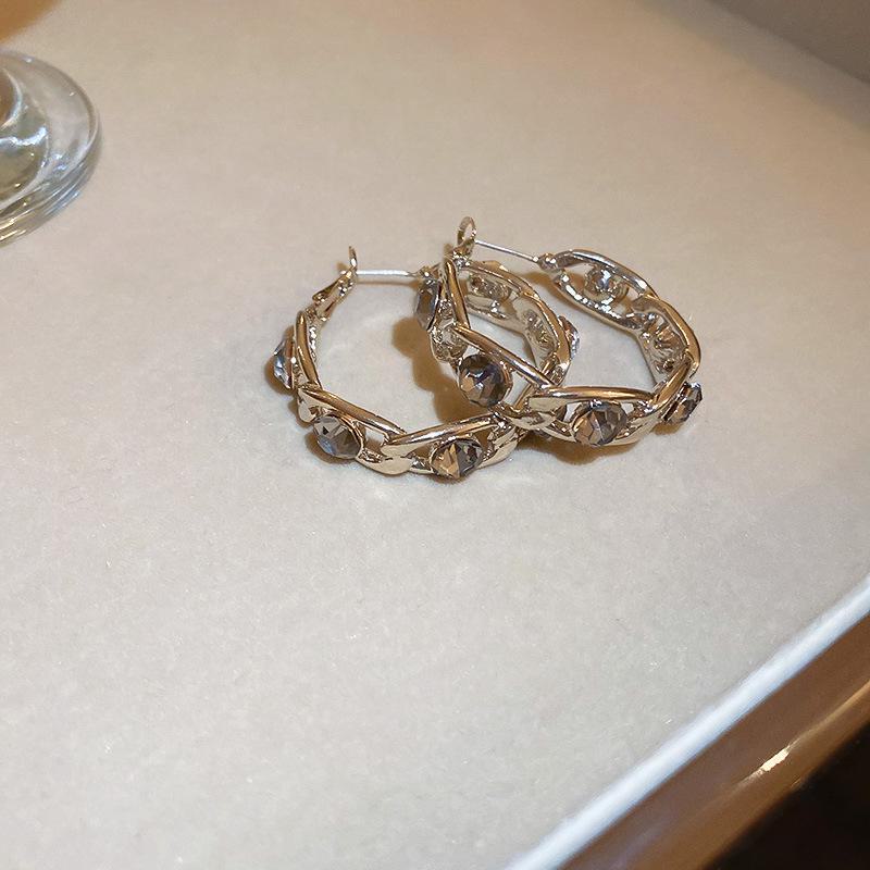 Silver Needle Style Circle Earrings - Simple Korean Metal Design, All-Match Earrings for a Celebrity Look.