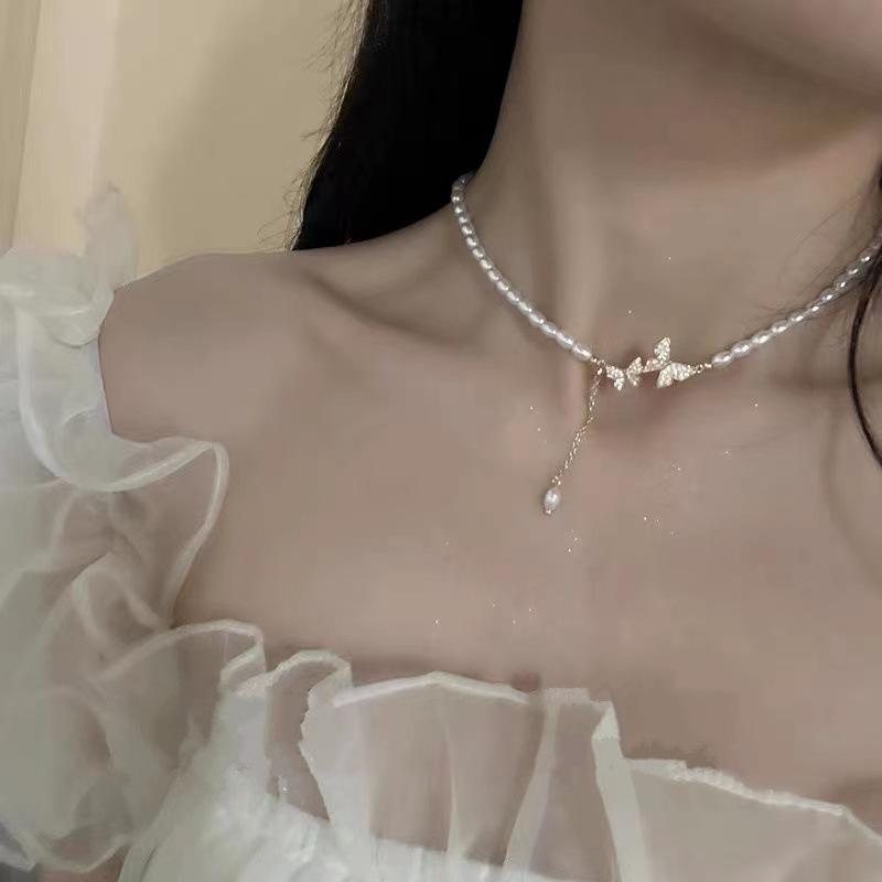 Artificial Pearl Necklace Butterfly Pendant Elegant Temperament Female Choker Clavicle Chain