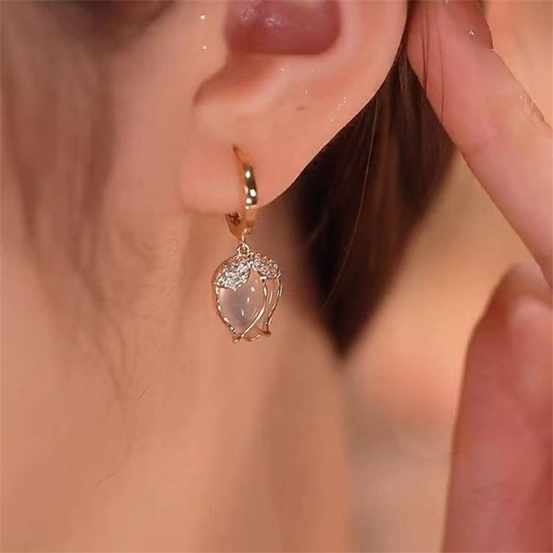 Элегантные нежные серьги-тюльпаны с цирконом