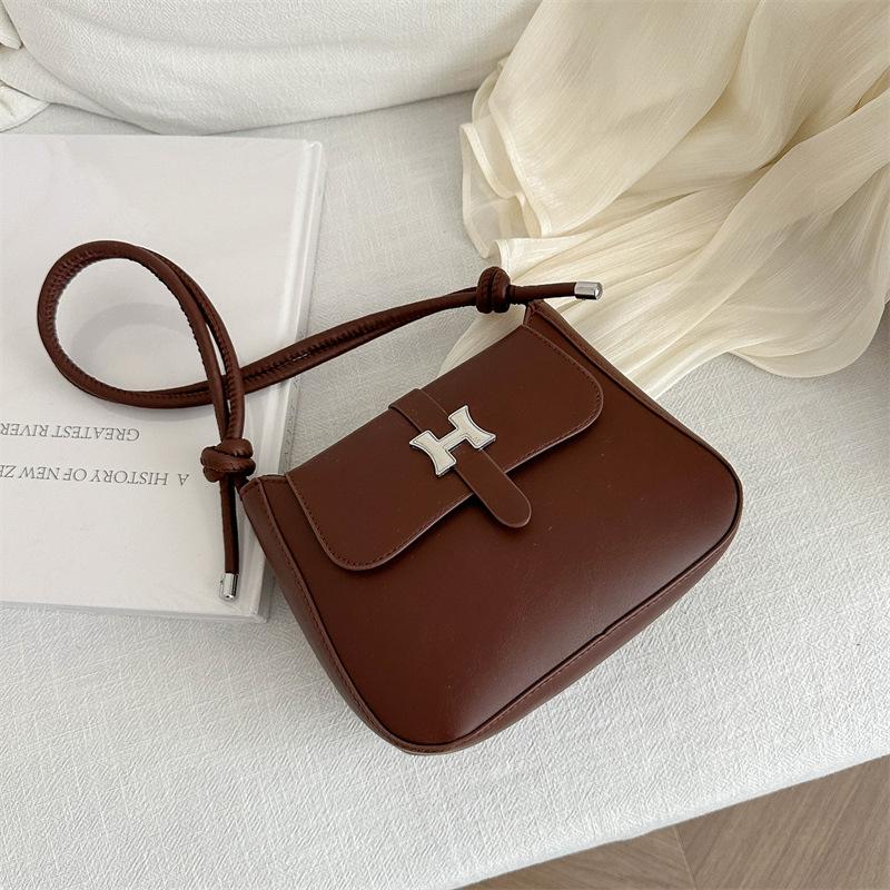 Fashionable Bags for Women's New Summer One-shoulder Crossbody Bags Simple Casual and Large Capacity for Commuting Small Square Bags for Work