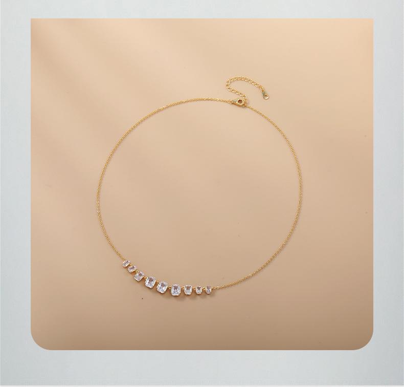 Квадратное ожерелье из медного сплава с бриллиантом - Европейский и американский стиль, два цвета, модное и универсальное, нишевый дизайн, вневременная элегантность.