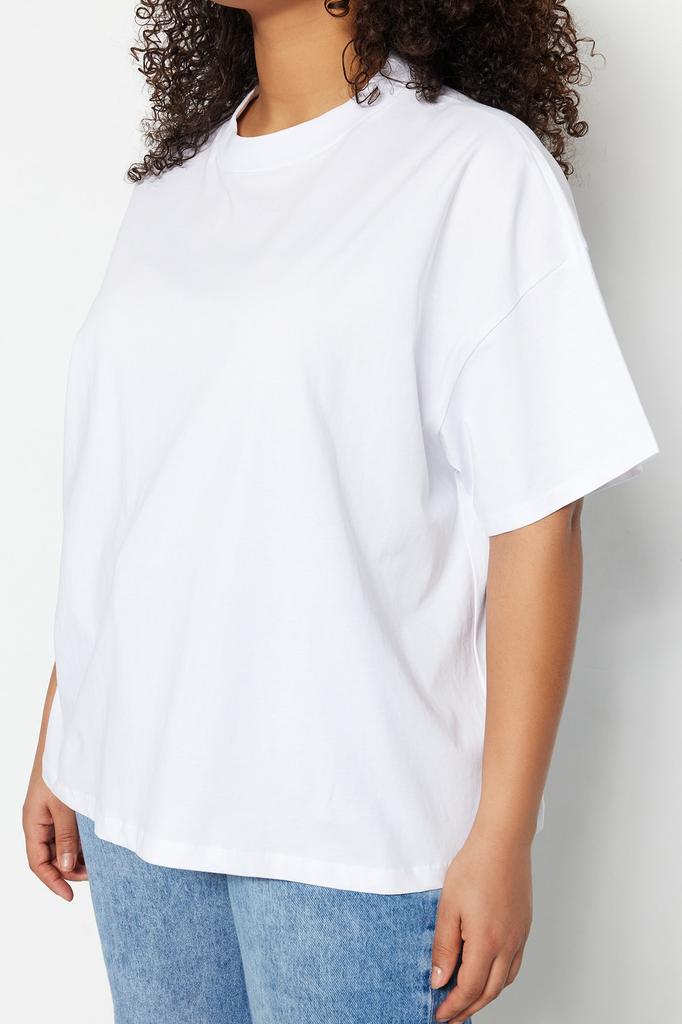 Женская базовая трикотажная футболка больших размеров в рубчик с широким воротником темно-синего цвета больших размеров