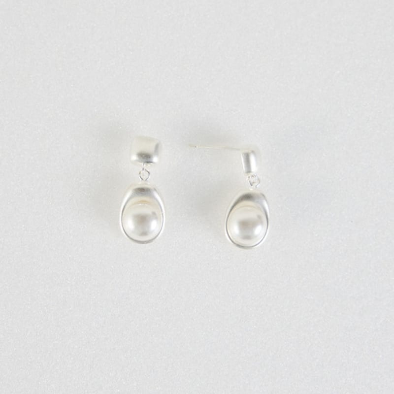Les Bijoux Philosophy LB_White pearl drop earring