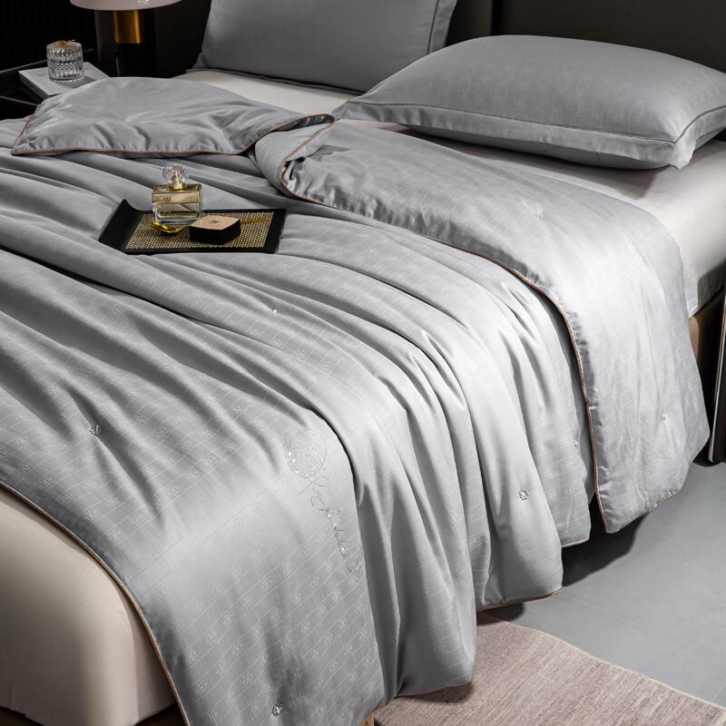 Grace 100% Mulberry Silk Jacquard Quilt