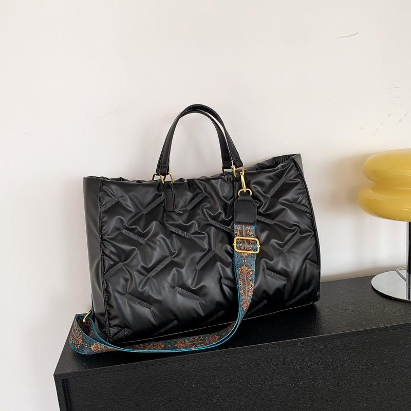 Модная сумка большой вместимости Женская новая универсальная портативная сумка-тоут через плечо для поездок на работу