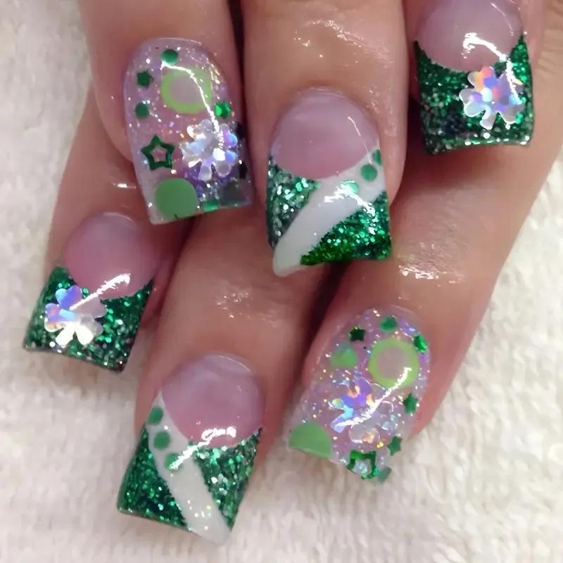 European And American 24 Nail Art Nail Pads, Simple And Fresh Green French Four-Leaf Clover Short Square Armor