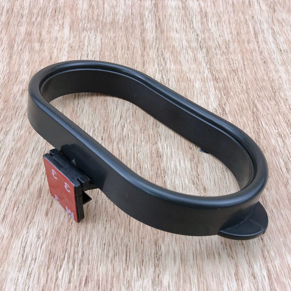 Пластиковая рамка держатель мусорных пакетов в автомобиле. Крепление на двусторонний скотч