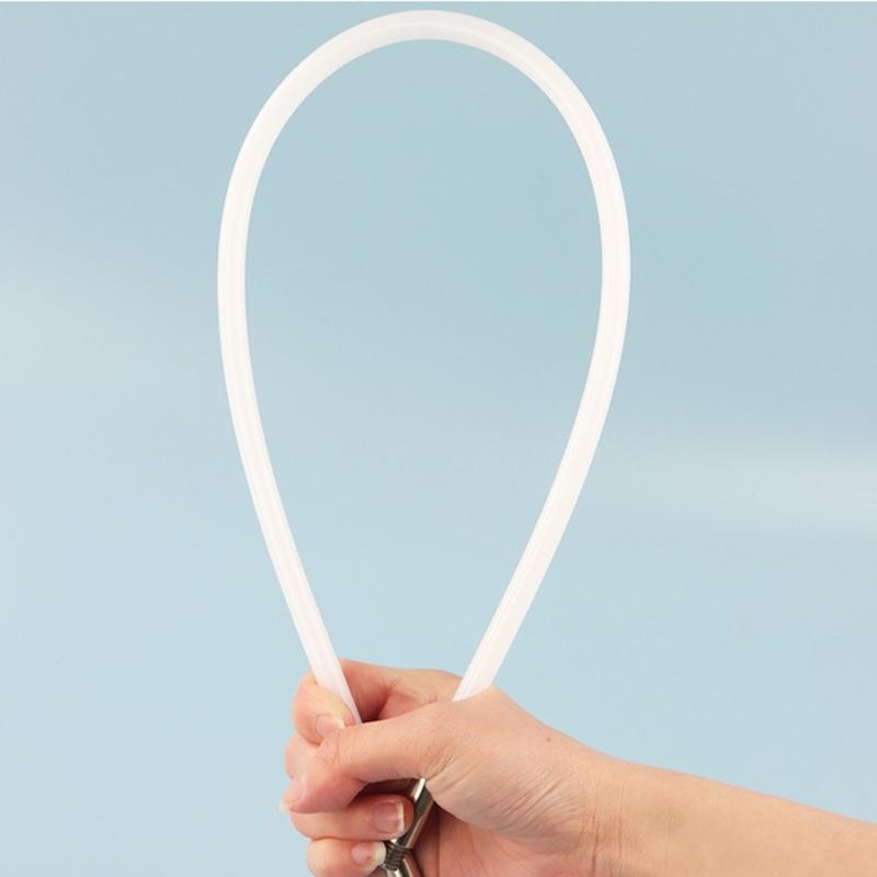 Набор для чистки дымохода и вентиляционного отверстия сушилки включает гибкий стержень и щетки с выдвижным стержнем, подходящий для эффективной чистки