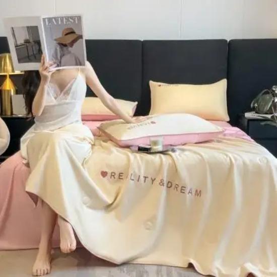 Double-piece and Feather Embroidered Summer Quilt Single Piece Tensile Soft and Comfortable Adult Air Conditioning Quilt