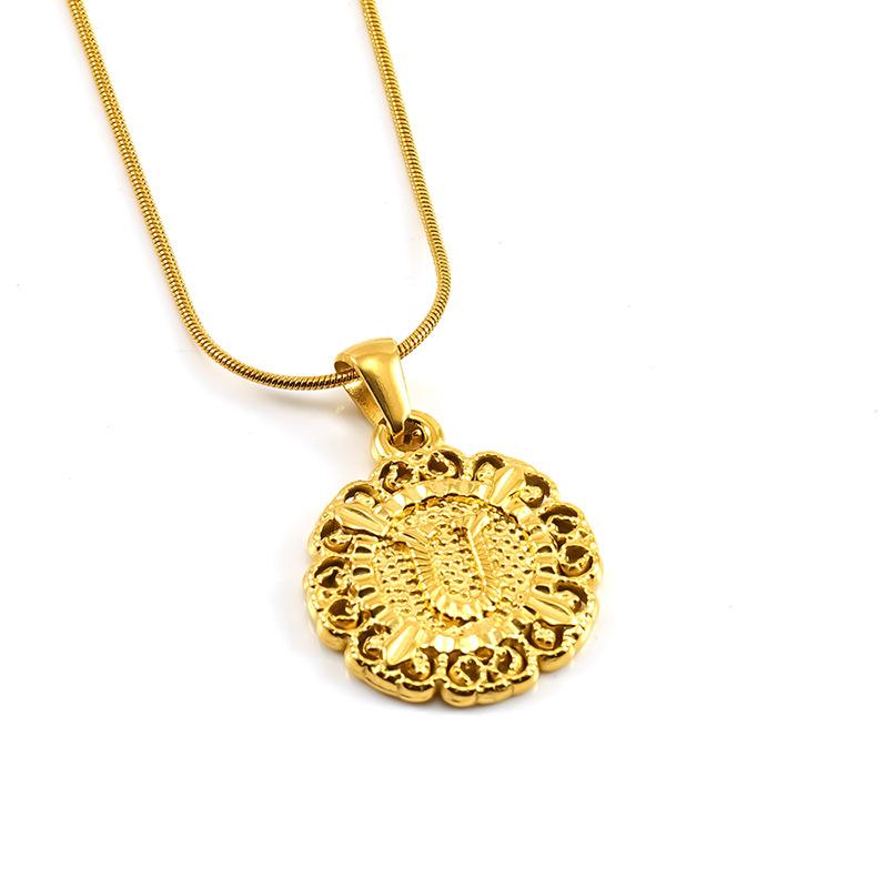 New fashion titanium steel letter pendant, clavicle chain, round embossed design necklace, personalized versatile men and women