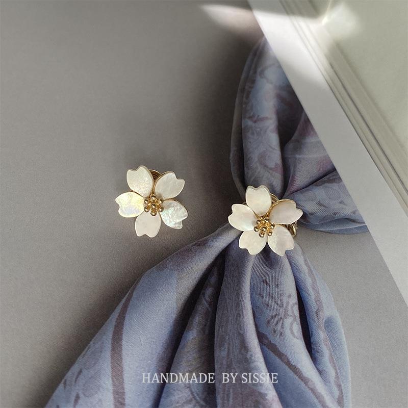 Зажимы для ушей в виде катушки от комаров без ушей, милые серьги с цветком для женщин