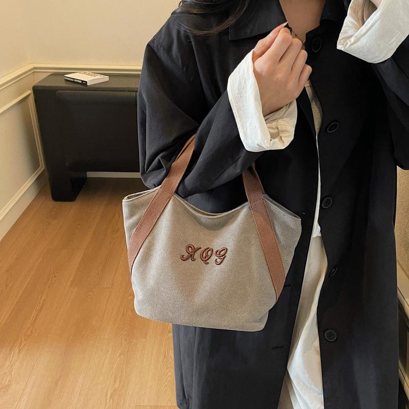 A Large-capacity, Fashionable and Niche Single-shoulder Bag for Women, A Tote Bag for Female Students' Classes