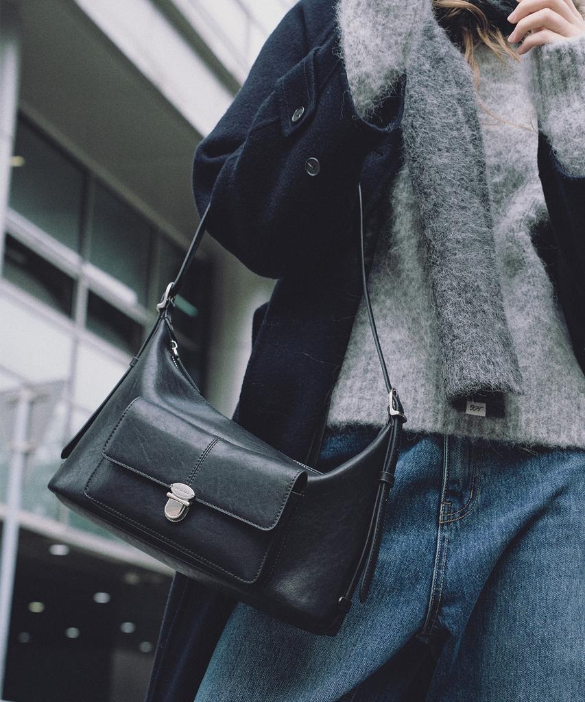 Ostkaka Clasp Pocket Shoulder Black