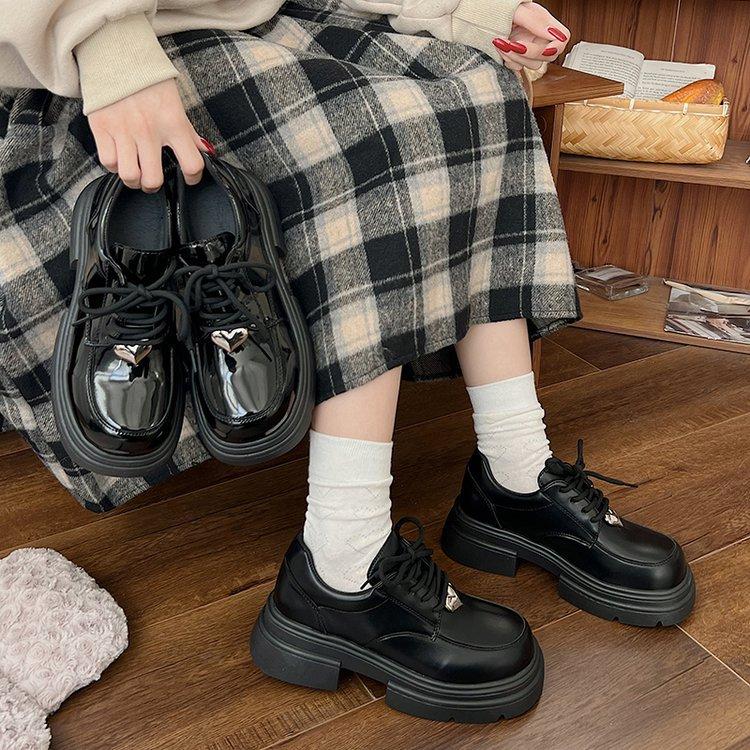 Универсальные черные туфли на шнуровке в британском стиле на платформе, женские, новые осенние туфли 2024 года на толстом каблуке с юбкой в стиле ретро