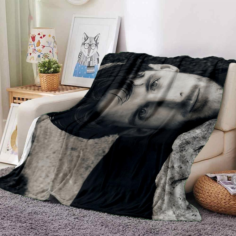 Arsenal Player Pitch printed flannel breathable and warm blanket, a stylish home gift, suitable for home, office and bedspread use. 0713a27