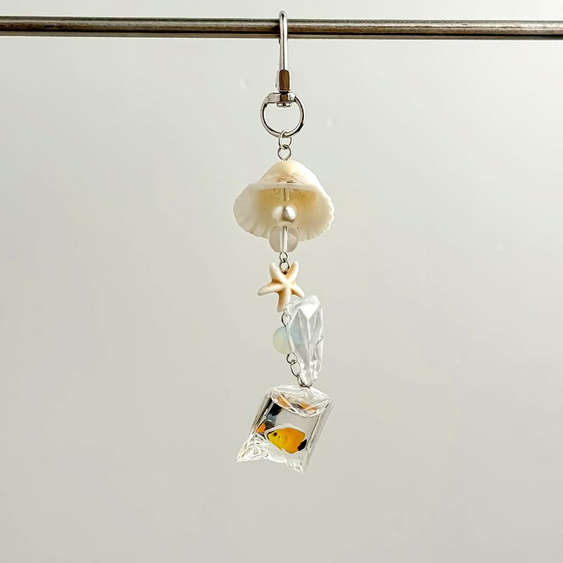 1Pc Plastic Fresh Tropical Fish Cartoon Cute Shell Pendant Holiday Gifts Package Hanging Natural Shells Wind Chimes