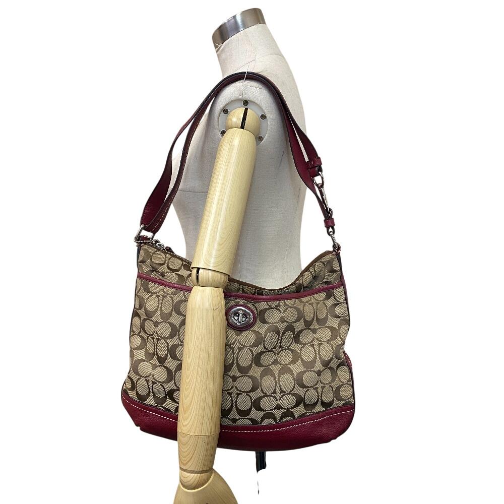 COACH F24032 Turn lock Signature canvas Shoulder Bag beige canvas Used