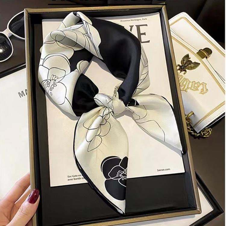 Beach Sunscreen Kerchief Luxury Design Square Scarves Women Popular 70X70CM Silk Hijab The Four Seasons Headscarf