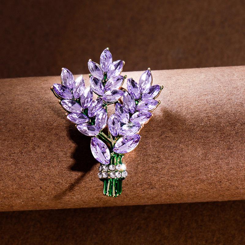 Exquisite Lavender Bouquet Women's Lapel Brooch - Elegant Purple Corsage Pin Accessory