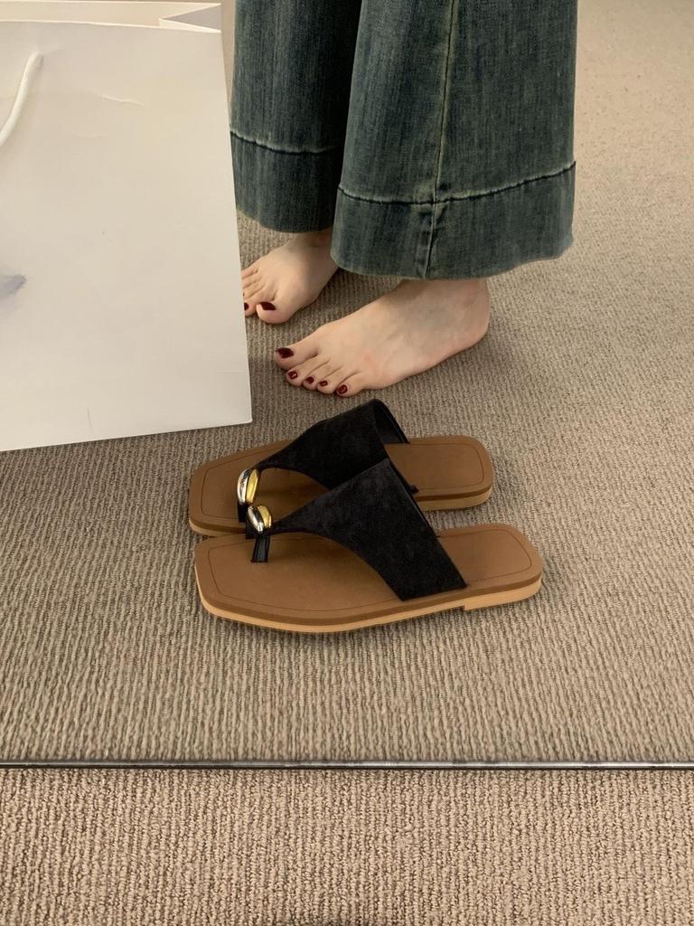 Fashion casual cover toe flat slippers women's summer wear 2025 new seaside vacation beach shoes cool slippers