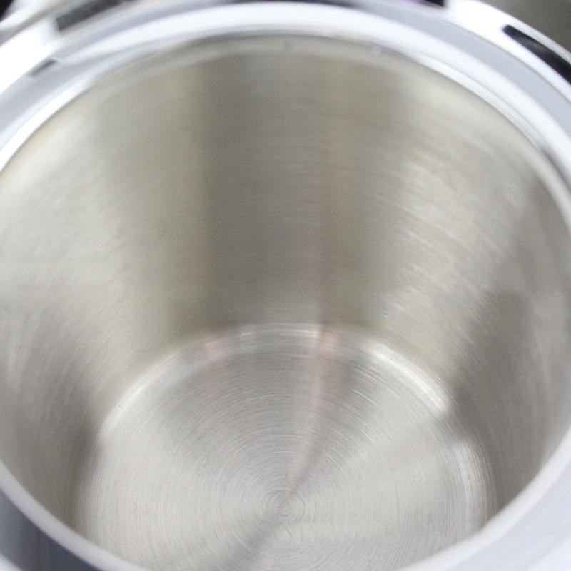 Эффективные термоизолированные соусники с крышкой из нержавеющей стали для подачи подливы и соуса. Незаменимы на кухне.