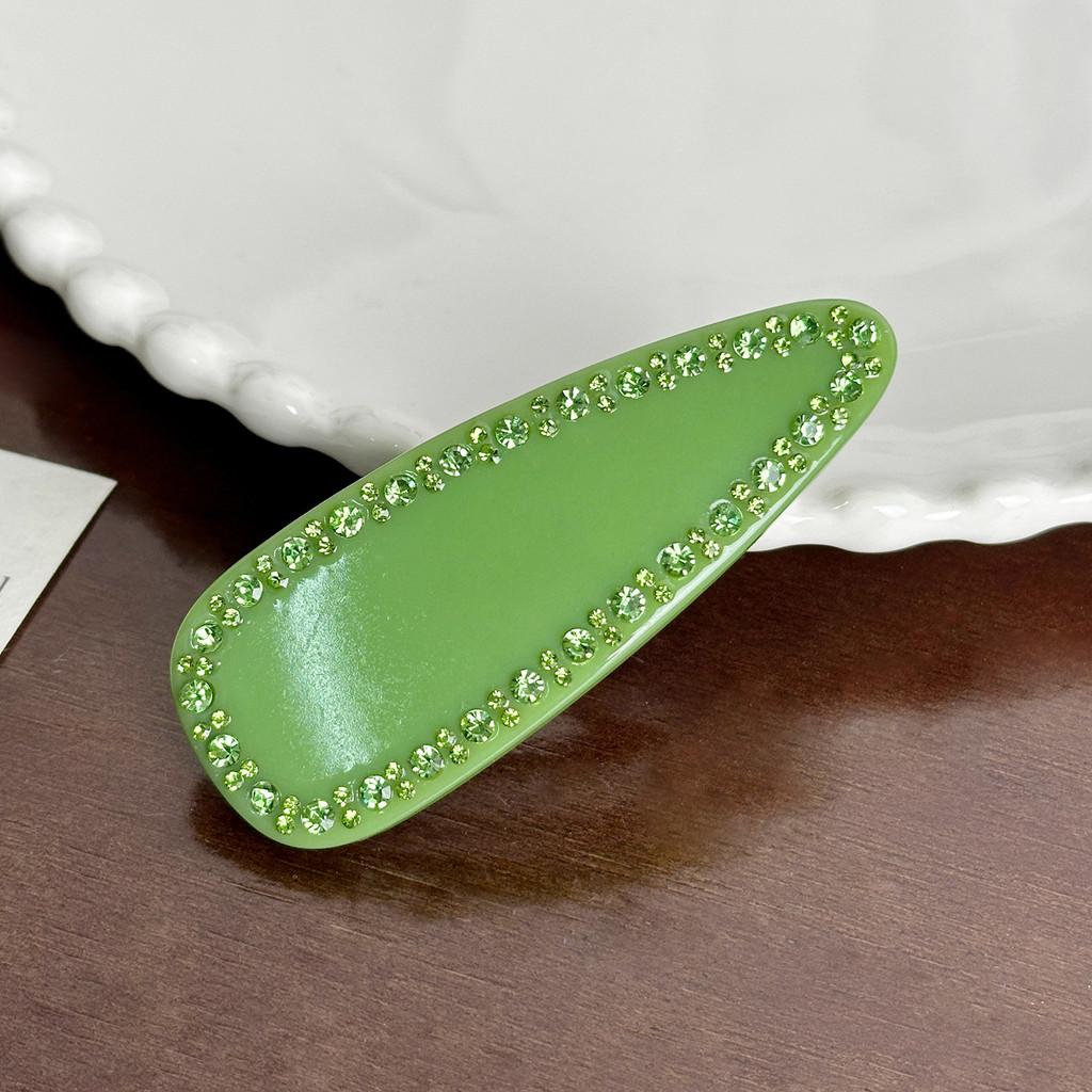 Элегантная весенняя заколка со стразами для шикарной прически в универсальных цветах и дизайнах