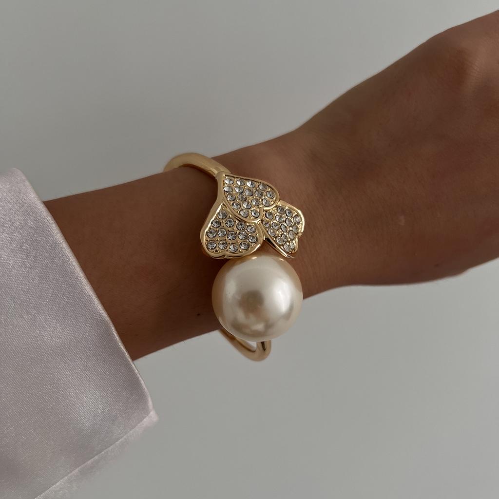 SHIXIN Elegant Inlaid Rhinestone Imitation Pearl Open Spring Bangle for Women Vintage Gold Color Wide Cuff Bracelet Jewelry Gift